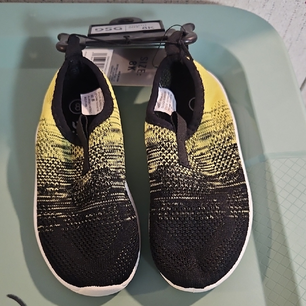 DSG Direct Youth Knit Water Shoes: BLACK/VOLT: NEW WITH TAGS: SIZE 8